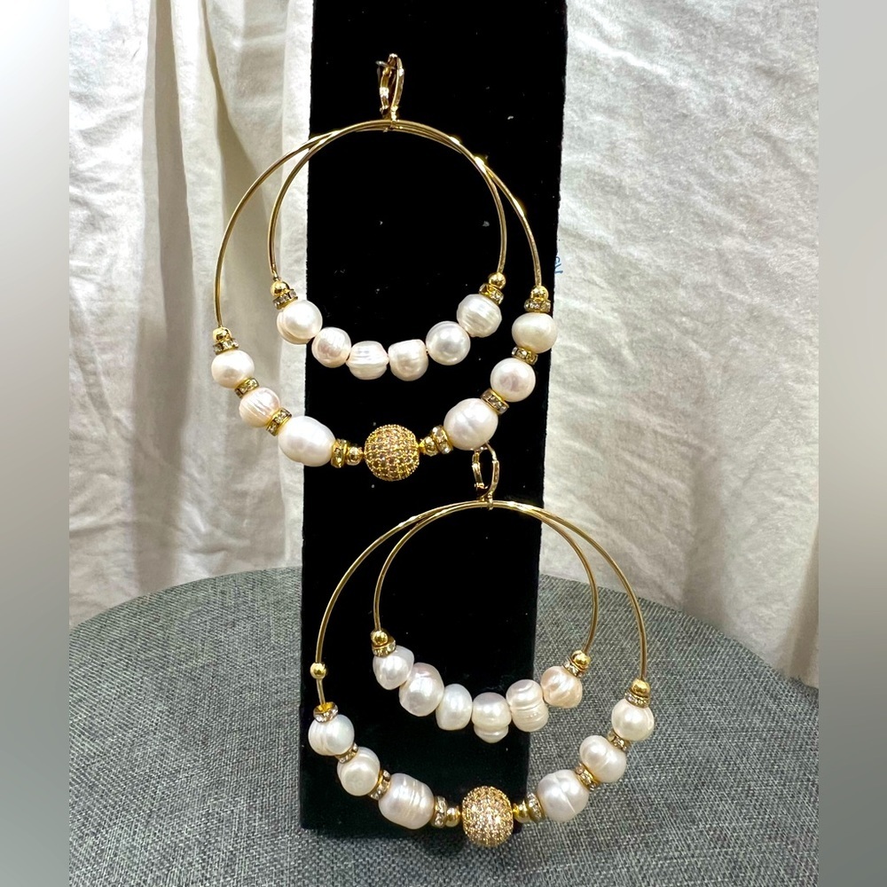 Fresh Water Pearls With Studded Randals Crystals in This Double Hoops☑️